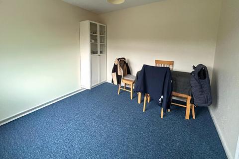3 bedroom semi-detached house to rent, Silverwood Close, Cambridge CB1
