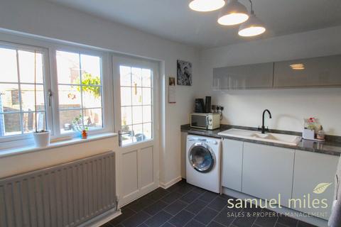 2 bedroom end of terrace house for sale, Castleton Road, Swindon SN5