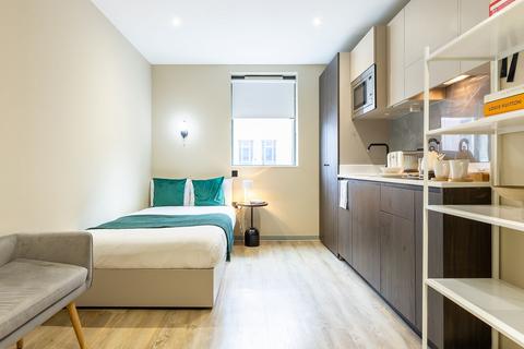 Studio to rent, 35 Ballards Lane, London, N3