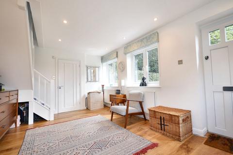 2 bedroom property to rent, Penn Road, Beaconsfield HP9