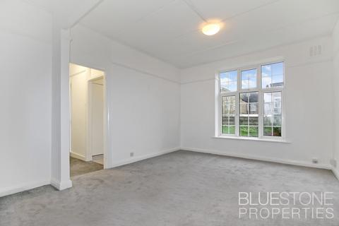 Studio to rent, St. James's Road, Croydon