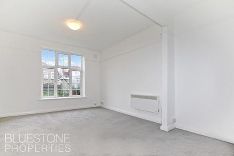 Studio to rent, St. James's Road, Croydon