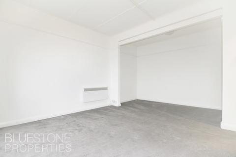Studio to rent, St. James's Road, Croydon