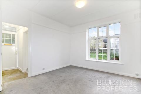 Studio to rent, St. James's Road, Croydon