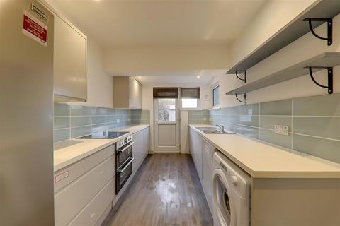 1 bedroom in a house share to rent, Dominion Road, Worthing, BN11