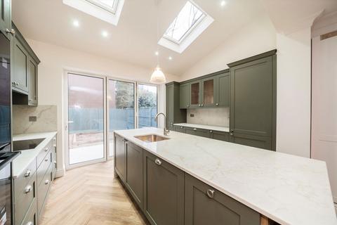 4 bedroom terraced house to rent, Levana Close, London SW19