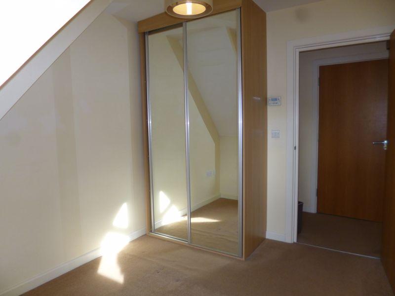 Bedroom 1 (angle 2)
