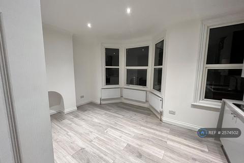 2 bedroom flat to rent, Stowe Road, London, W12
