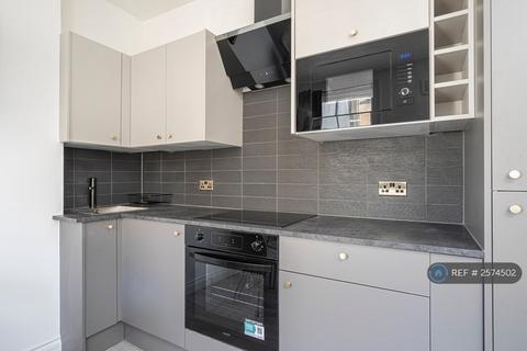 2 bedroom flat to rent, Stowe Road, London, W12