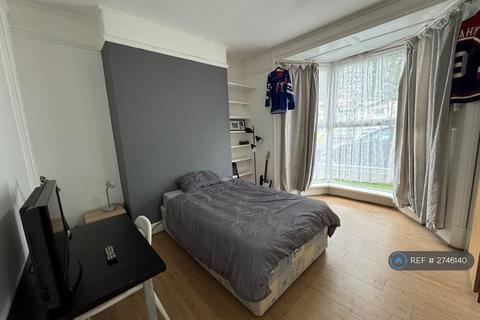 6 bedroom terraced house to rent, St. Helens Avenue, Swansea, SA1