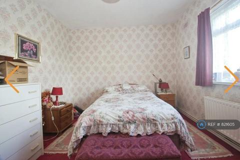 1 bedroom in a flat share to rent, Waunscil Ave, Bridgend, CF31
