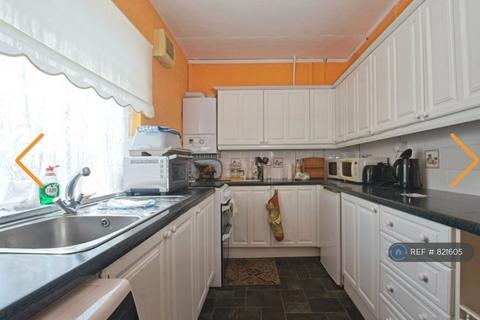 1 bedroom in a flat share to rent, Waunscil Ave, Bridgend, CF31