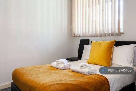 1 bedroom in a flat share to rent, Trinity Court, Manchester, M15