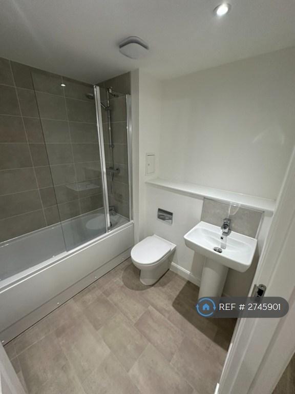 Family Bathroom / Shower