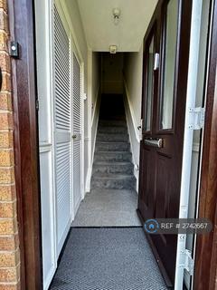 2 bedroom flat to rent, Morley, Leeds, LS27