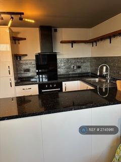 2 bedroom flat to rent, Royal Court, Nottingham, NG5