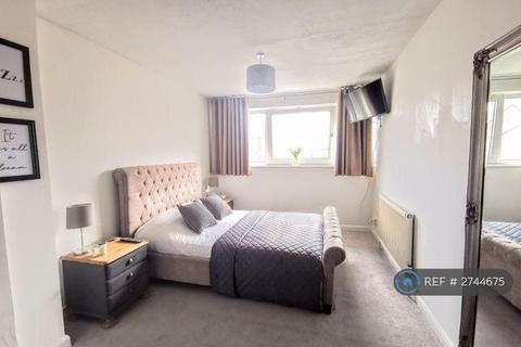 3 bedroom semi-detached house to rent, Northern Road, Aylesbury, HP19