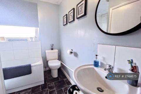 3 bedroom semi-detached house to rent, Northern Road, Aylesbury, HP19