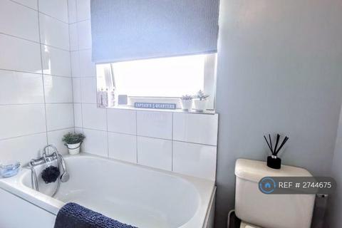 3 bedroom semi-detached house to rent, Northern Road, Aylesbury, HP19