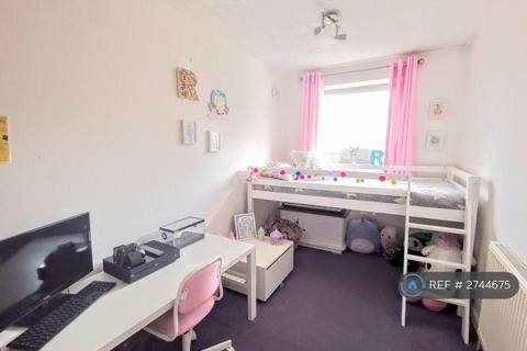 3 bedroom semi-detached house to rent, Northern Road, Aylesbury, HP19