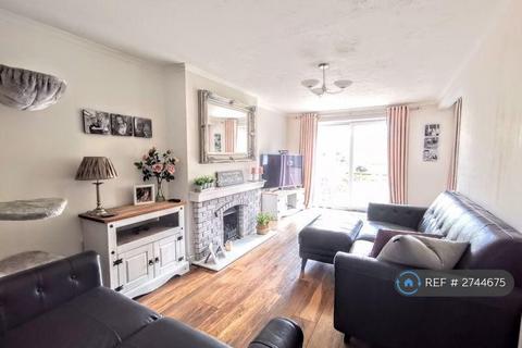 3 bedroom semi-detached house to rent, Northern Road, Aylesbury, HP19