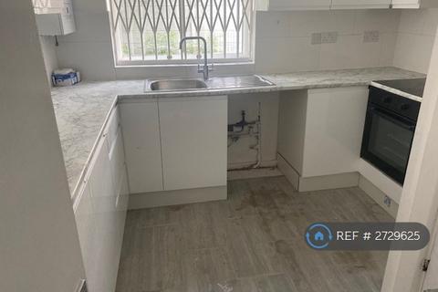 2 bedroom maisonette to rent, Eric Close, London, E7