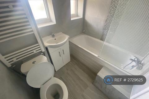 2 bedroom maisonette to rent, Eric Close, London, E7