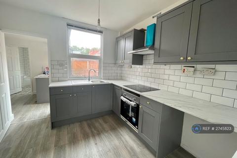 2 bedroom terraced house to rent, Queen Street, Hucknall, Nottingham, NG15