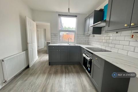 2 bedroom terraced house to rent, Queen Street, Hucknall, Nottingham, NG15