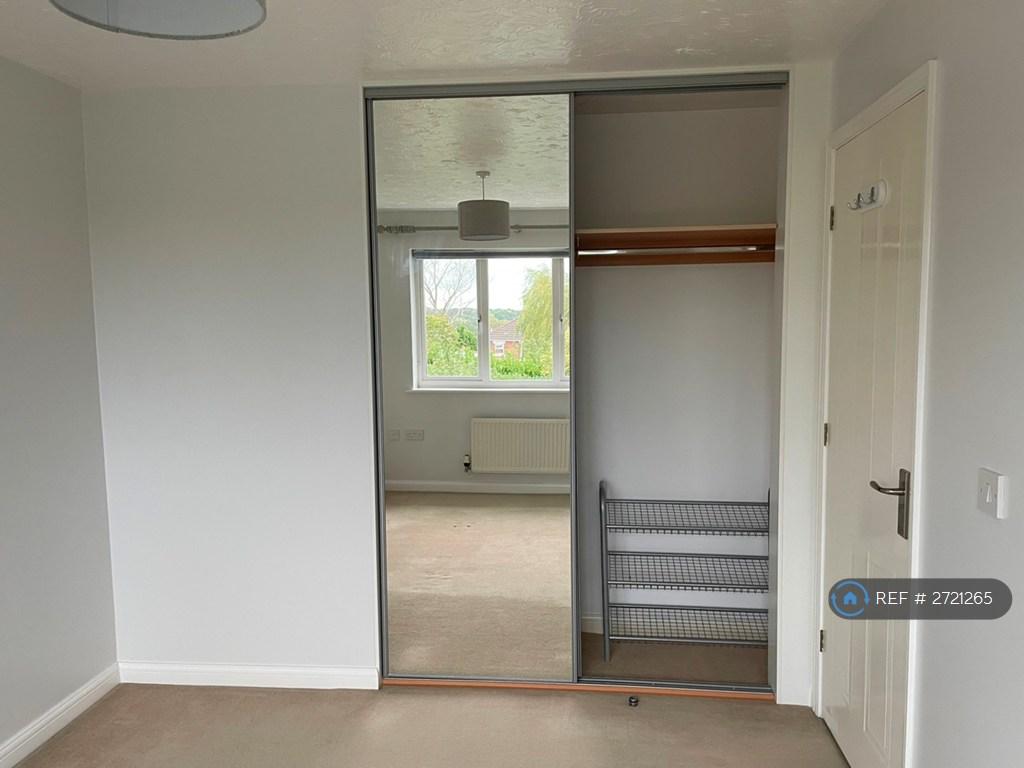 Bedroom 1 Floor To Ceiling Wardrobe