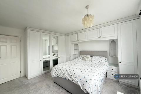 2 bedroom flat to rent, Westminster Court, Barton On Sea, New Milton, BH25