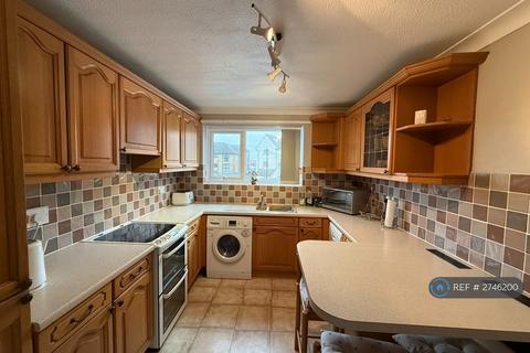 2 bedroom flat to rent, Westminster Court, Barton On Sea, New Milton, BH25