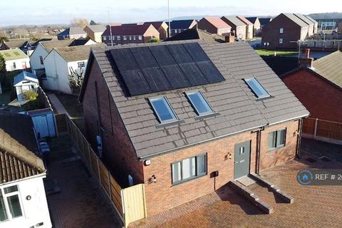 4 bedroom detached house to rent, Lordsgate Lane, Burscough, Ormskirk, L40