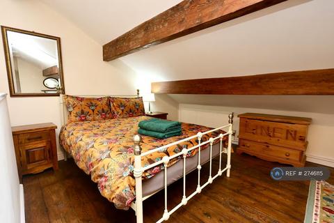 2 bedroom terraced house to rent, Commercial Street, Todmorden, OL14