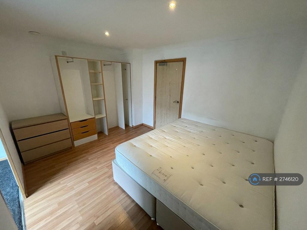 Master Bedroom With Super King Bed