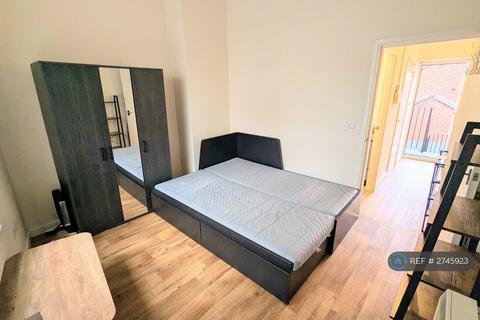 Studio to rent, Broad Street, Parkgate, Rotherham, S62
