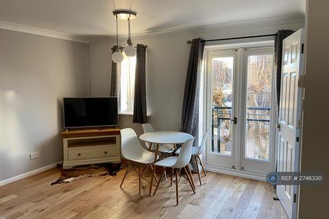2 bedroom flat to rent, Windsor Hall, London, E16