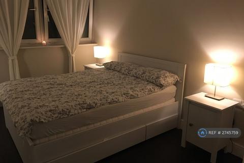 1 bedroom flat to rent, St Helena Road, London, SE16