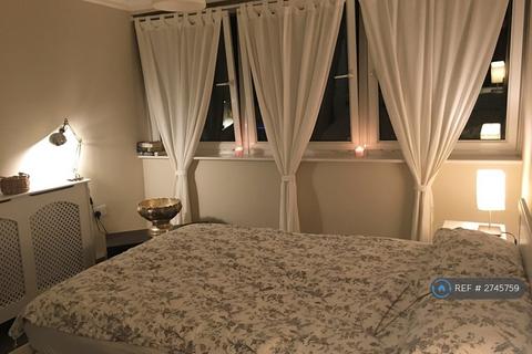 1 bedroom flat to rent, St Helena Road, London, SE16