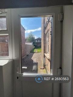 2 bedroom flat to rent, Thurlestone Road, London, SE27