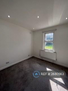 2 bedroom flat to rent, Thurlestone Road, London, SE27