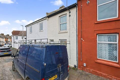 3 bedroom terraced house to rent, Buller Road, Chatham