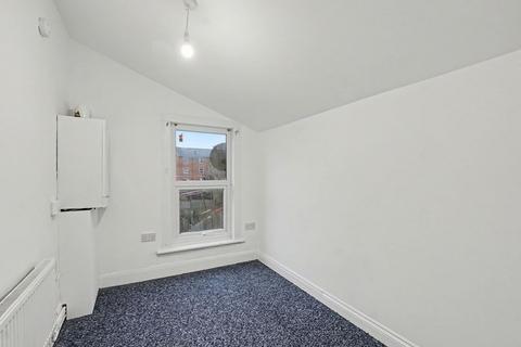 3 bedroom terraced house to rent, Buller Road, Chatham