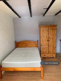 1 bedroom in a house share to rent, Aragon Road, Morden, SM4