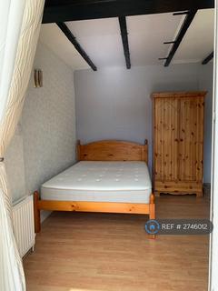 1 bedroom in a house share to rent, Aragon Road, Morden, SM4