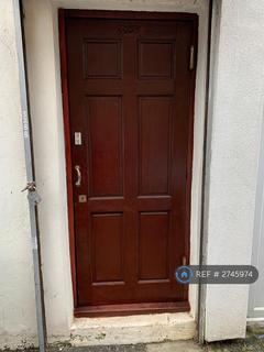 Studio to rent, High Street North, London, E12