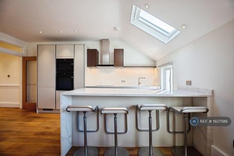 2 bedroom flat to rent, Drakefield Road, London, SW17