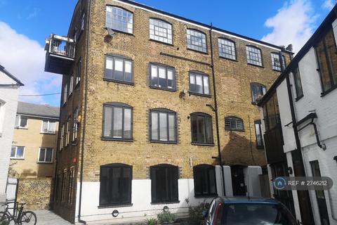 1 bedroom in a flat share to rent, Milborne Street, London, E9