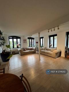 1 bedroom in a flat share to rent, Milborne Street, London, E9