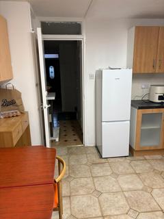 1 bedroom in a house share to rent, Erskine Crescent, London N17